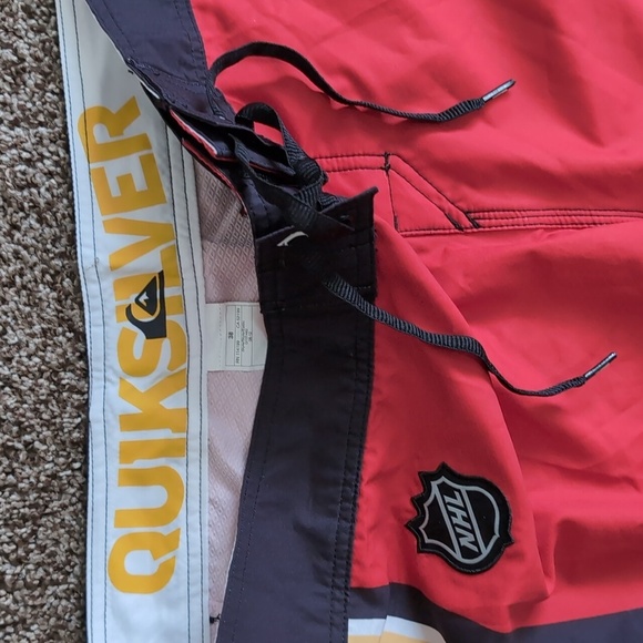 Quiksilver NHL Calgary Flames Board Shorts Men's Size 38 NEW - Picture 3 of 6